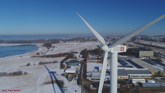 Picture of a wind turbine placed at DTU Risø Campus